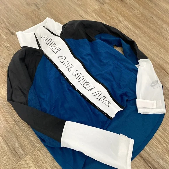 Nike Women’s windbreaker jacket - Picture 3 of 5